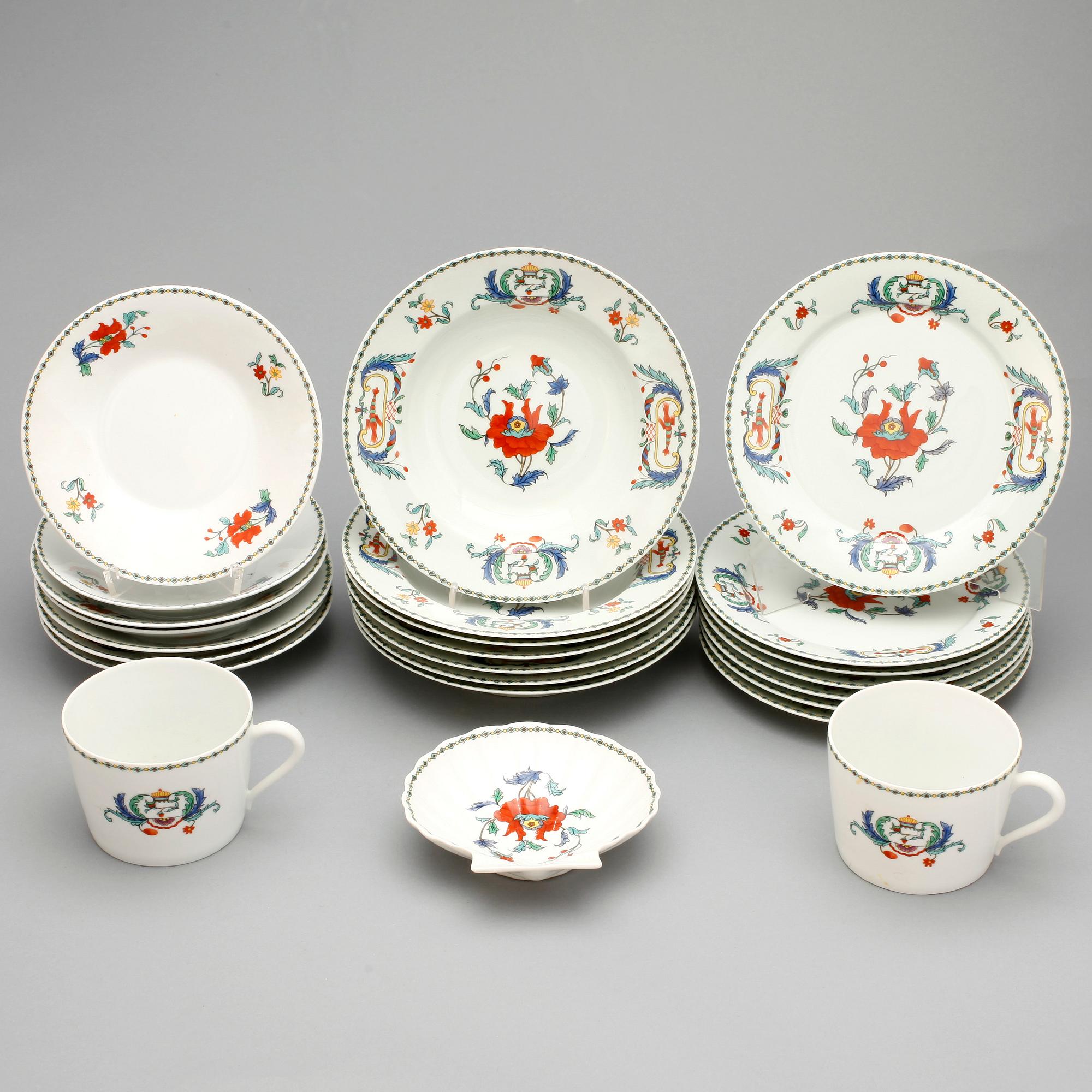 MATSERVIS, 69 delar, porslin, Limoges, Frankrike.