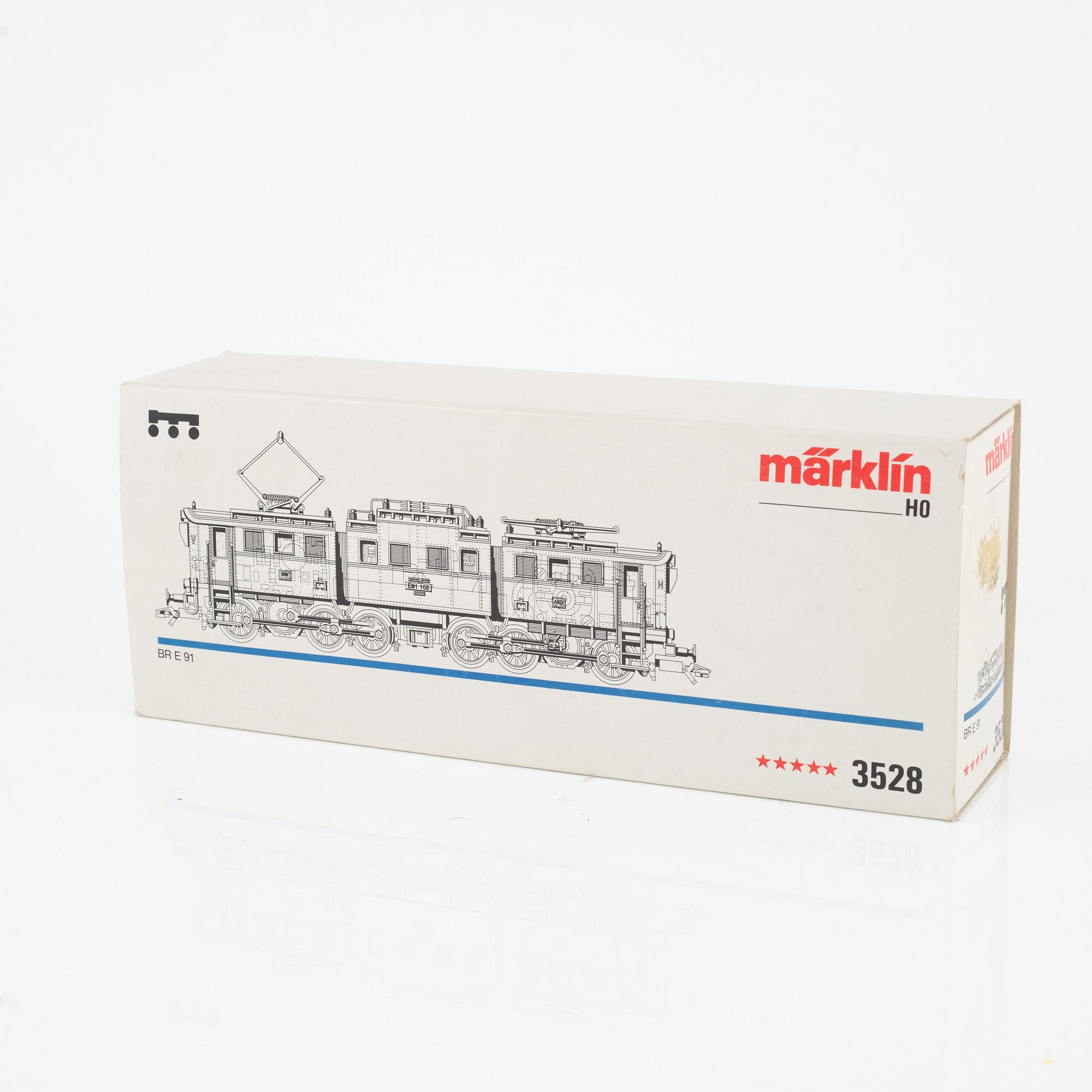 Märklin, two electric locomotives, model 3528 and 3338, and six cargo cars, gauge H0.