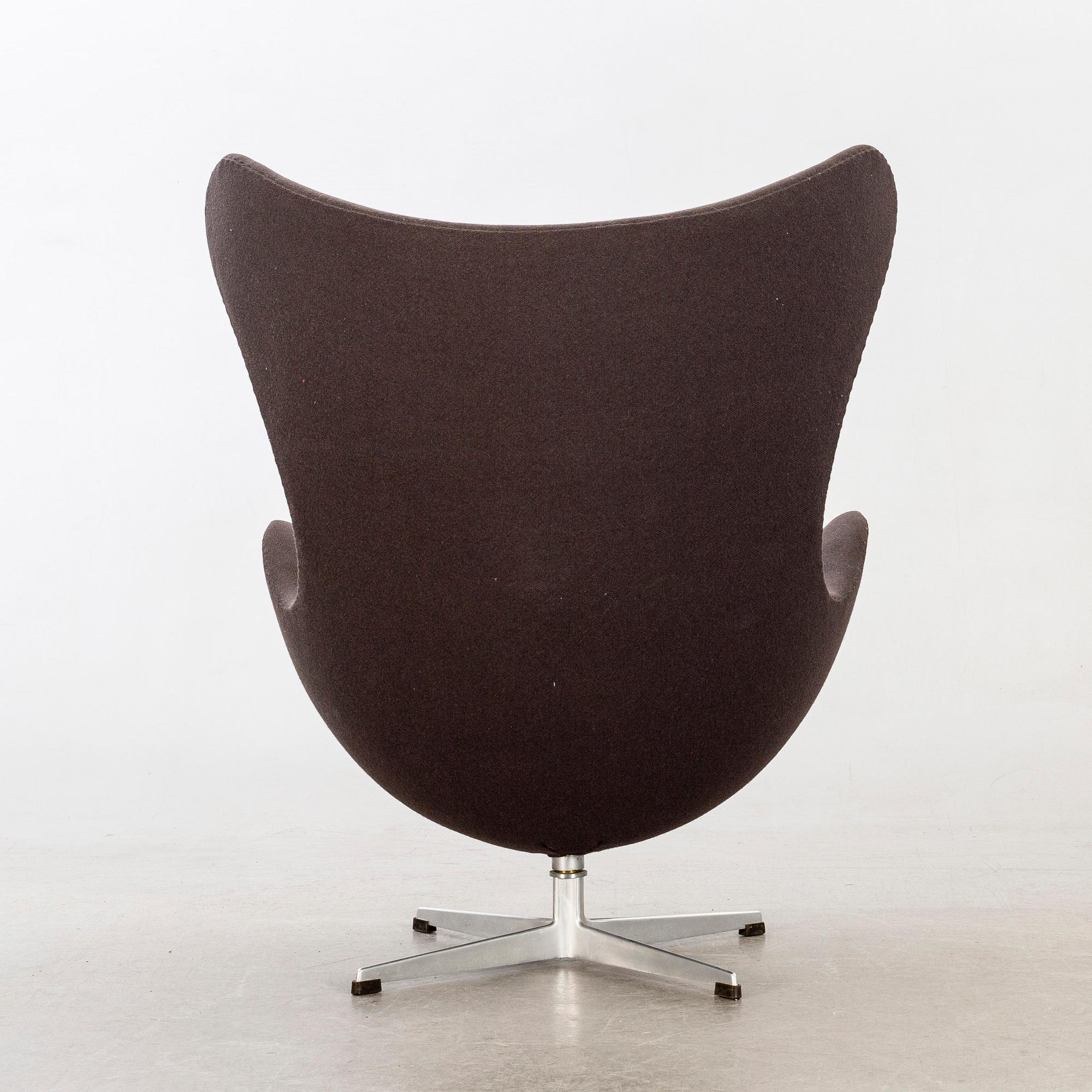 Arne Jacobsen, A 1960/70's arm chair "Egg chair" designed for Fritz Hansen, Denmark.
