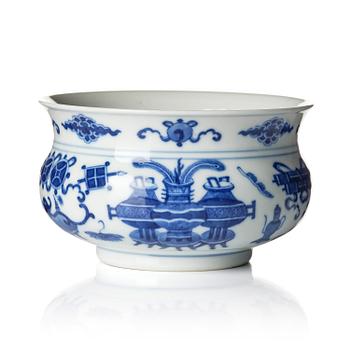 840. Rökelsekar, porslin. Qingdynastin, Kangxi (1662-1722).