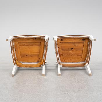Karmstolar, ett par, Karl Johan-stil, 1900-talets första hälft.