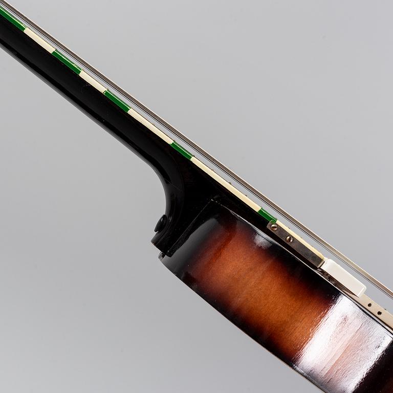 Halvakustiska gitarrer 2 st, Egmond Lucky 7 samt en omärkt.