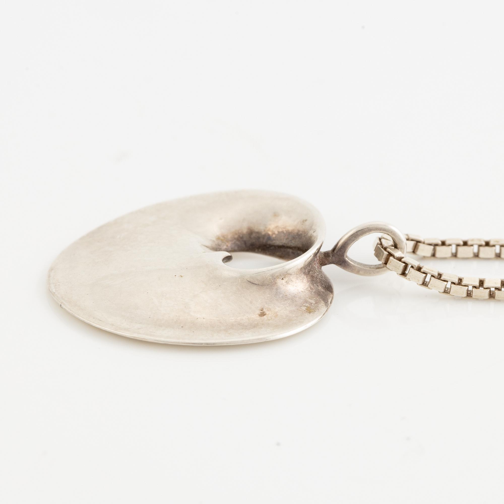 Vivianna Torun Bülow-Hübe, Pendant, sterling silver, by Georg Jensen, Denmark.