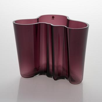 Alvar Aalto, maljakko, malli 3030, signeerattu Alvar Aalto. Iittala.