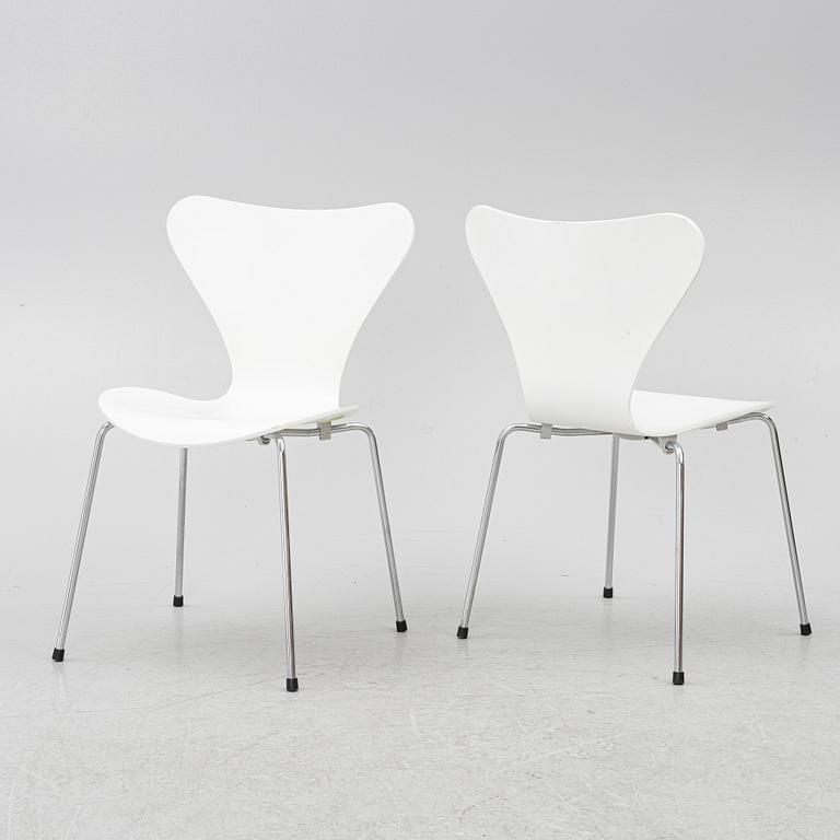 Arne Jacobsen, six 'Series 7' chairs, Fritz Hansen, Denmark, 2002.