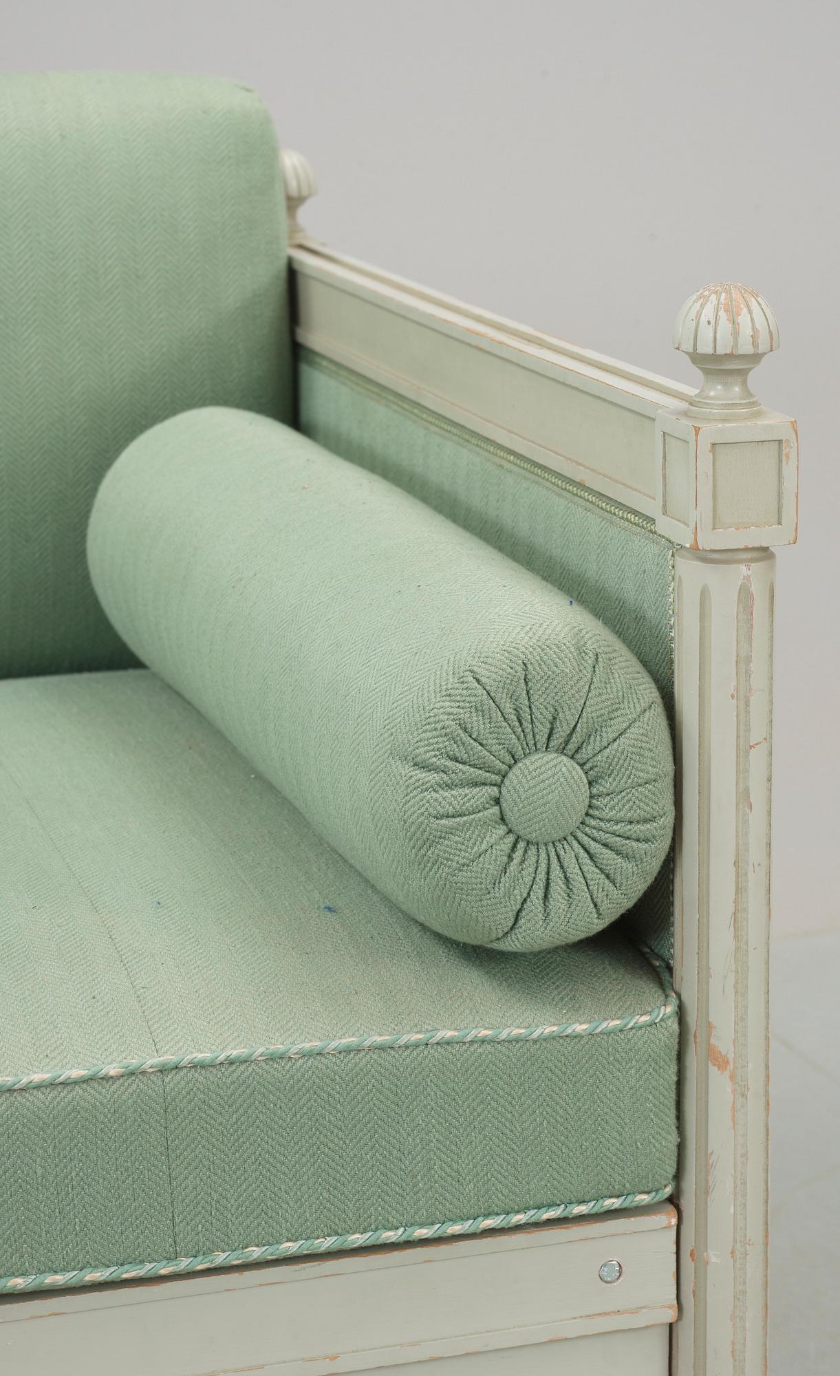 SOFFA, gustaviansk stil. 1900-tal.