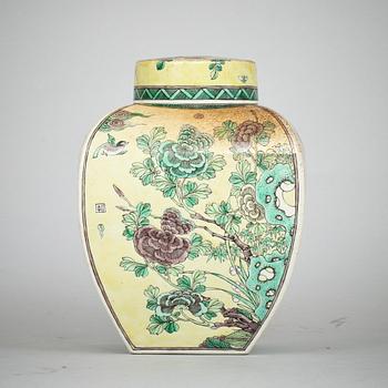 A famille jaune jar with cover, Qing dynasty, 19th Century.