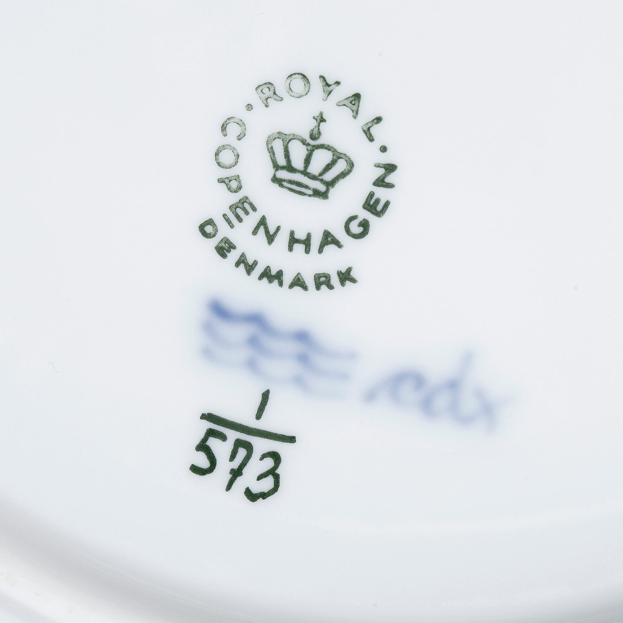 KAFFESERVIS, 48 delar, porslin, "Musselmalet" Royal Copenhagen.