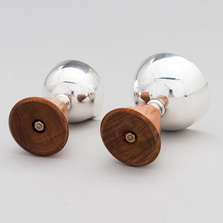 ANNA-GRETA EKER, A set of a silver and mahogany sugar bowl and cream jug, Auran Kultaseppä, Turku 1962.