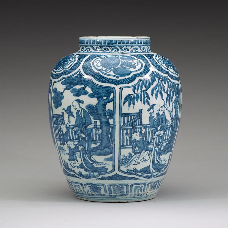 A large blue and white jar, Ming dynasty, Wanli (1573-1620).