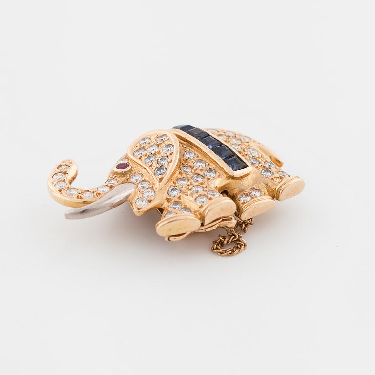 JARL SANDIN, Göteborg, 1993, ett spänne med rubin, safirer samt briljantslipade diamanter.