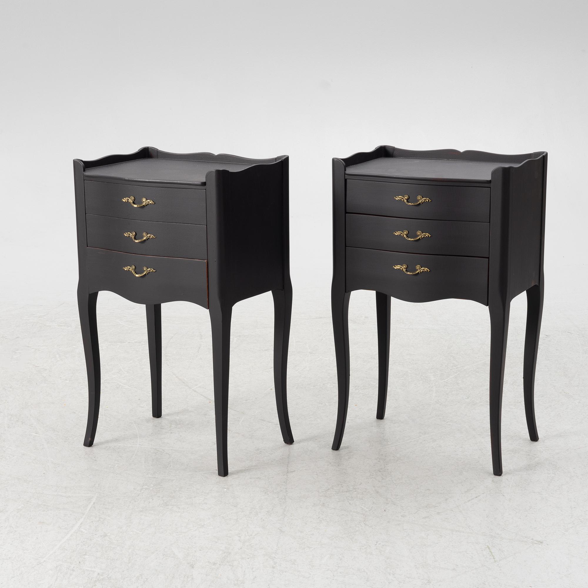 Sängbord, ett par, rokokostil, 1900-talets andra hälft.