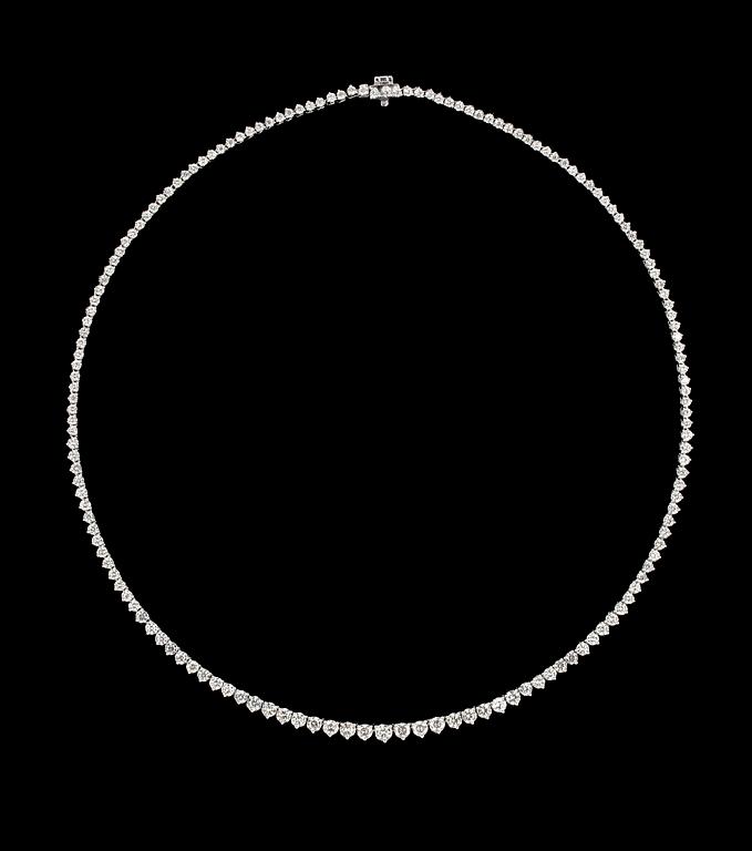 A brilliant cut diamond necklace, tot. 7.81 cts.