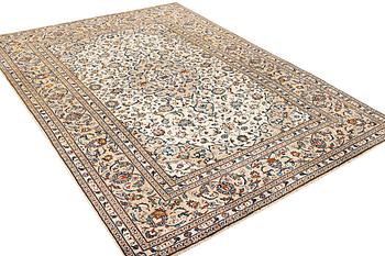 A Kashan carpet, a. 340 x 242 cm.