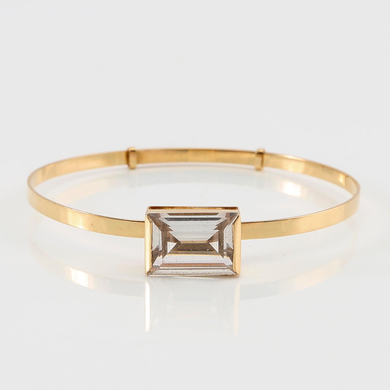 Armband 18K guld med en trappslipad syntetisk vit spinell, G. Dahlgren & Co Malmö 1969.