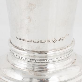 Vas samt ljusstakar, ett par, silver, Meya Lerible, Mema, fyrklövern, 1990/2000-tal.