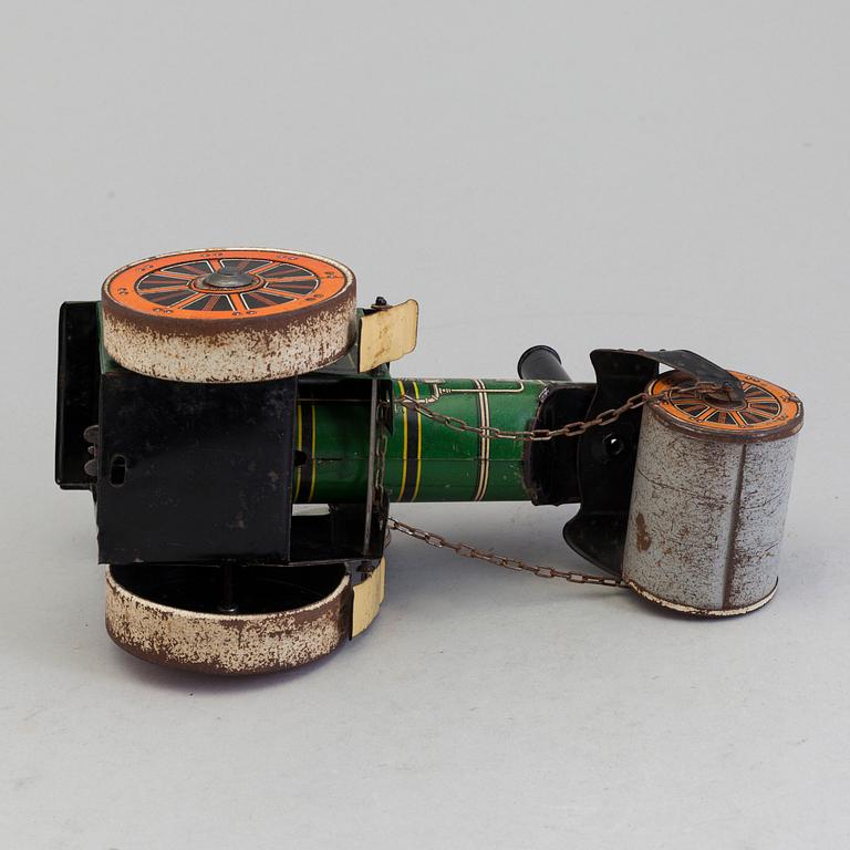 A TIN TOY STEAM ENGINE, Germany, first half of the 20th century.