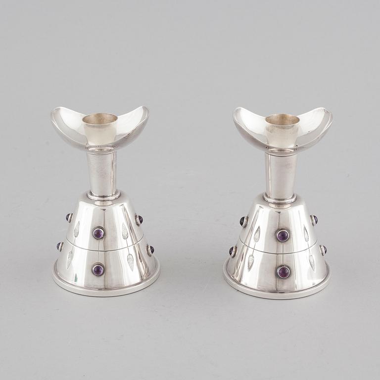 A pair of candleholders by Tage Göthlin in silver for Tesi, Gothenburg, year 1956. Weight in tot 580 gram.