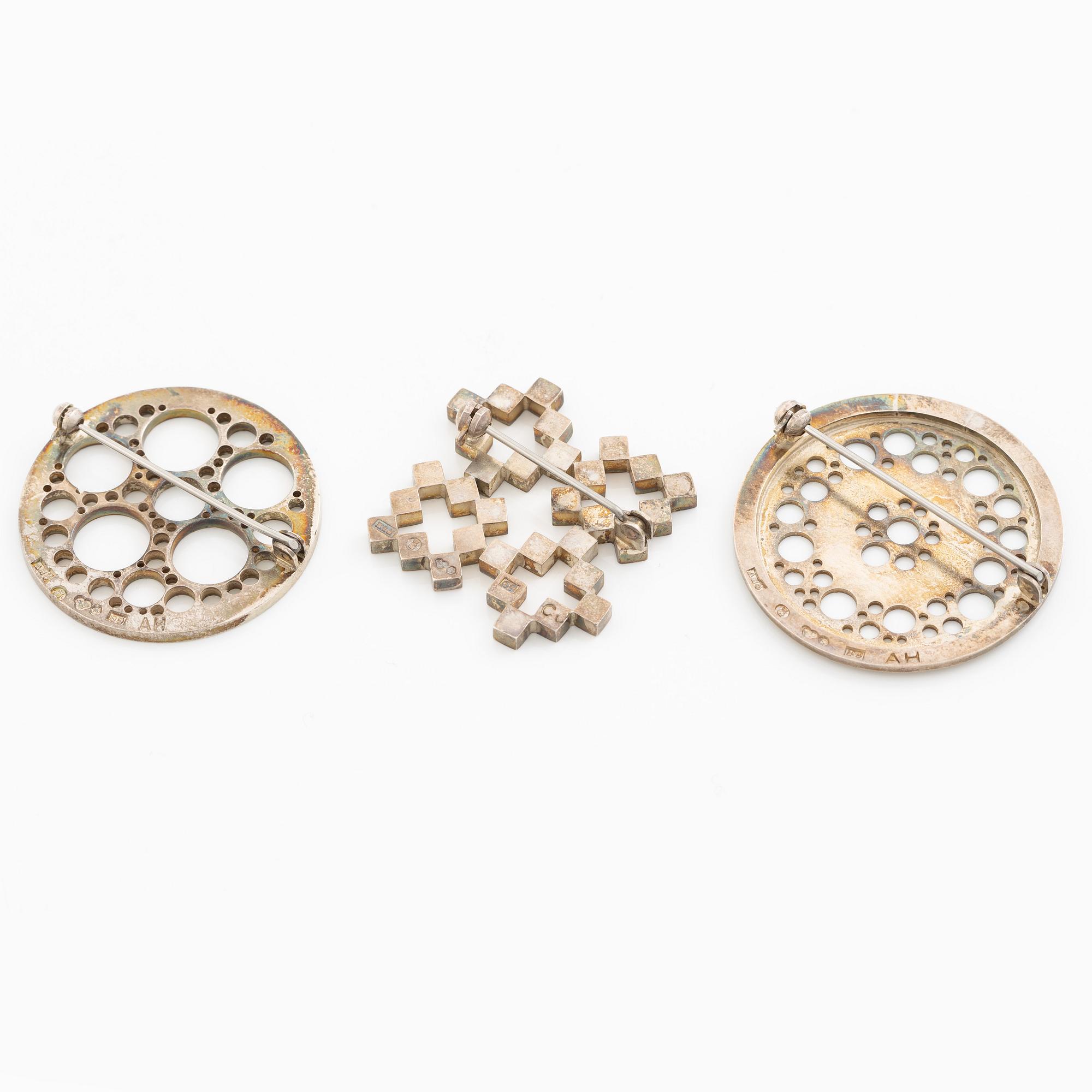 Tre broscher, silver, Anders Högberg och Cecilia Johansson, Göteborg 1964, 65 och 68.