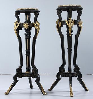 PIEDESTALER, 2 st, Louis XVI-stil, omkring sekelskiftet 1800/1900.