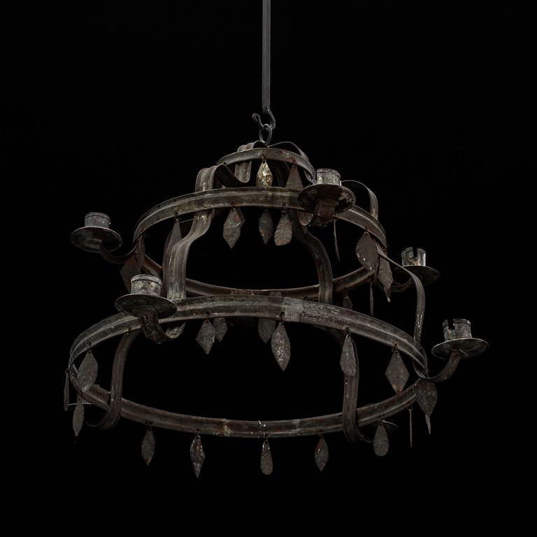 Ljuskrona i bleckplåt, allmoge, 1900-talets första hälft.