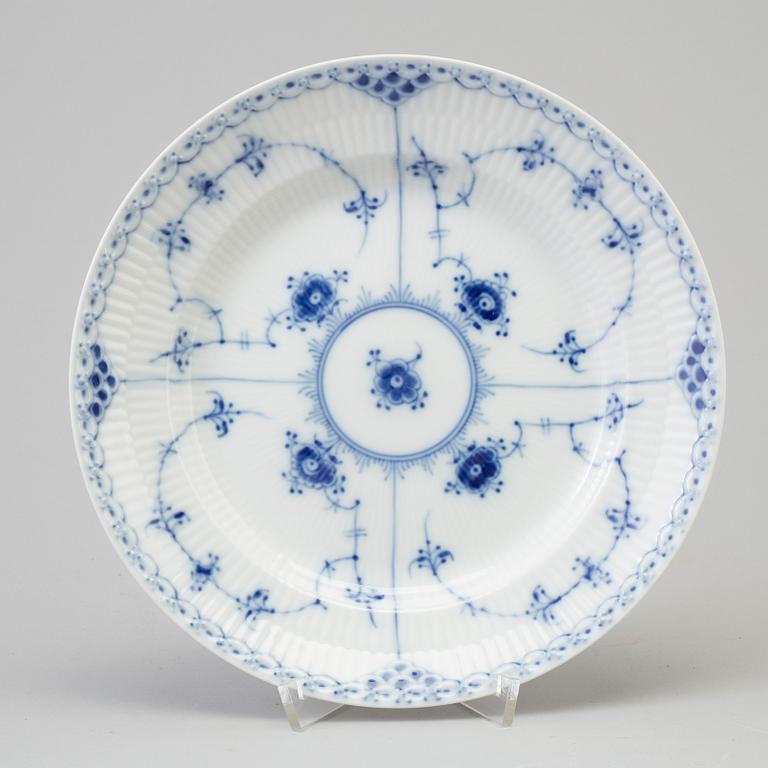 ROYAL COPENHAGEN, mat-, kaffe- och teservis, porslin, 44 delar, porslin, "Musselmalet", Danmark.