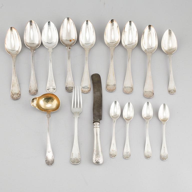 16 similar pieces of silverware, 1826 - 1933. Weight 799 g incl steel blade.