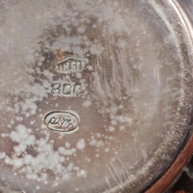 VASER, 2 st, silver, delvis låghaltigt, 1900-tal. Vikt 150 g.