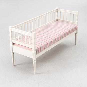 Soffa, 1900-talets andra hälft, Gustaviansk stil.