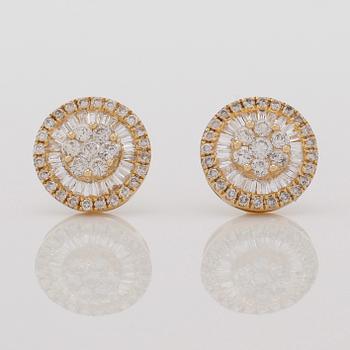ÖRHÄNGEN, 1 par, 18K guld och diamanter tot ca 0.86 ct.