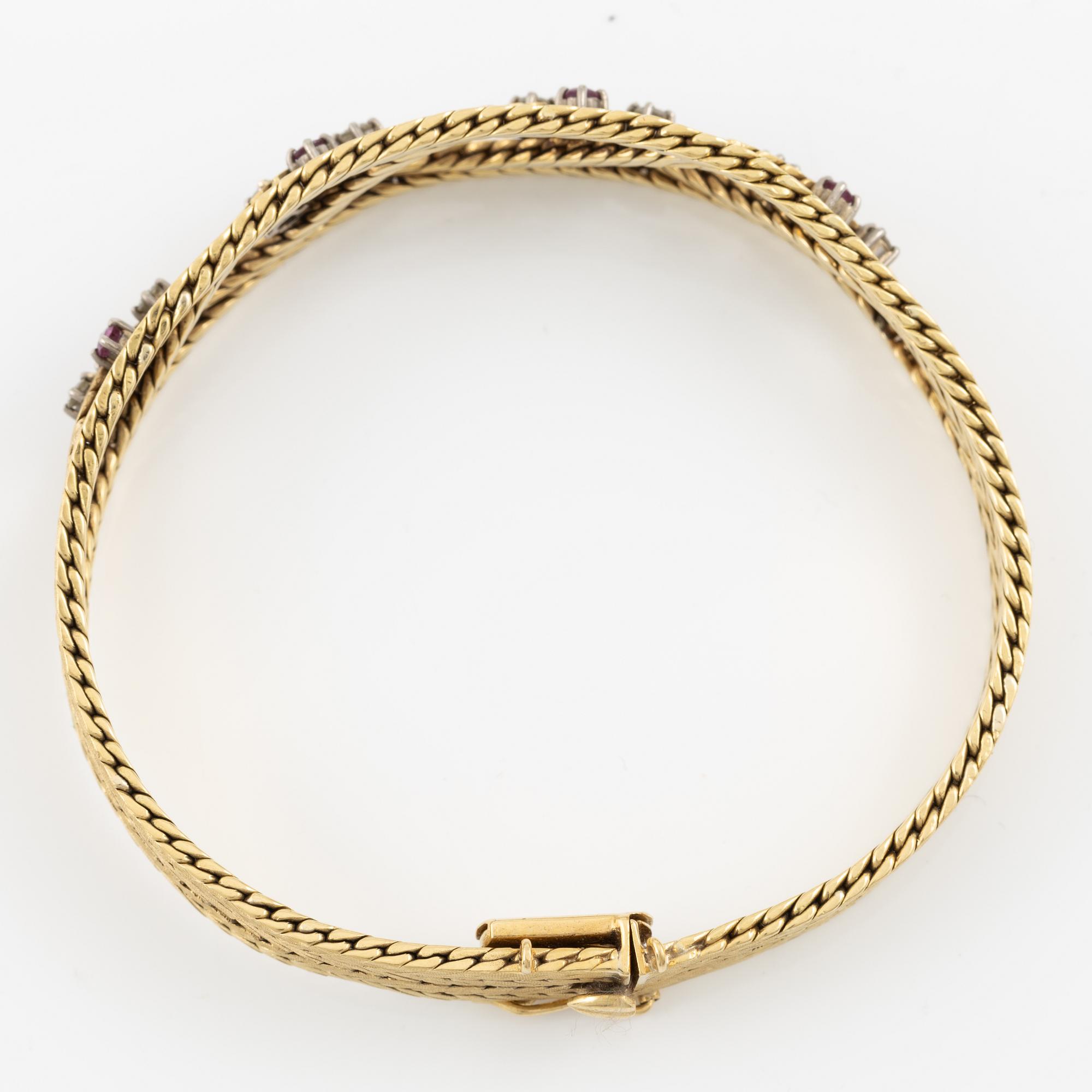 Bracelet 18K gold with rubies and brilliant-cut diamonds.