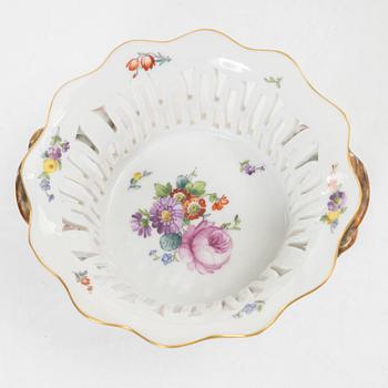 Royal Copenhagen, A pair of lattice bowls with stands and a pair of leaf-shaped dishes, 'Saxon Flower', Denmark, 1923-34.