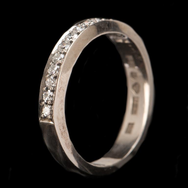RING, 18k vitguld med enkelslipade diamanter ca 0,28ct. Vikt ca 2,5g.