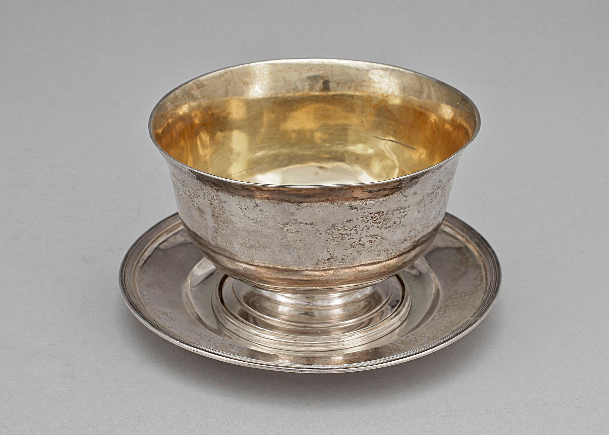 SÅSSKÅL MED FAT, silver, Johan Petter Grönvall, Stockholm 1820. Vikt ca 440 gram.