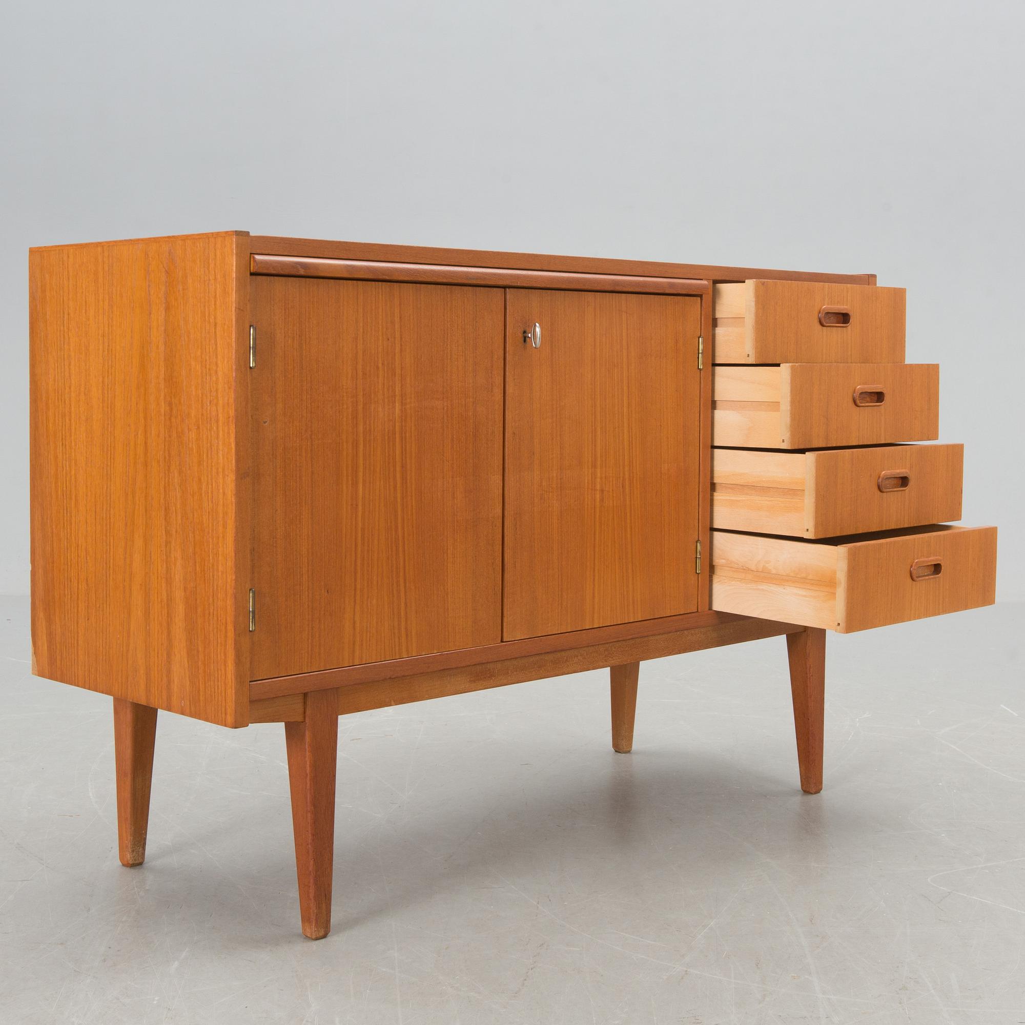 SIDEBOARD, 1900-talets mitt.