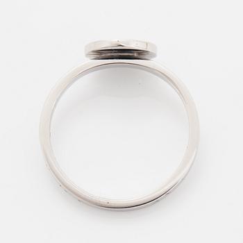 Ring, vitguld med åttkantslipade diamanter.