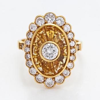 An 18K gold ring with diamonds ca. 1.10 ct in total and yellow sapphires.