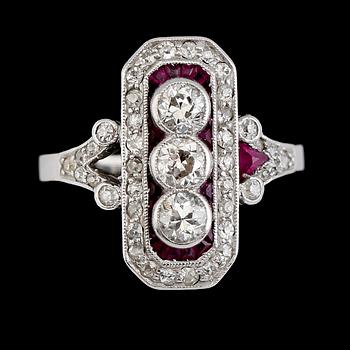 RING, 18K vitguld, art déco, diamanter och rubiner. Vikt ca 5 g.