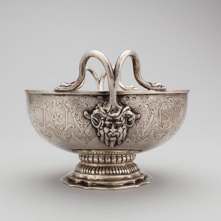 SKÅL, silver, med fantasistämplar. Ca 336 gr.