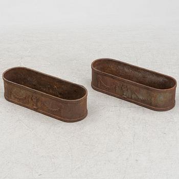 A pair of cast iron planters, 20th Century.