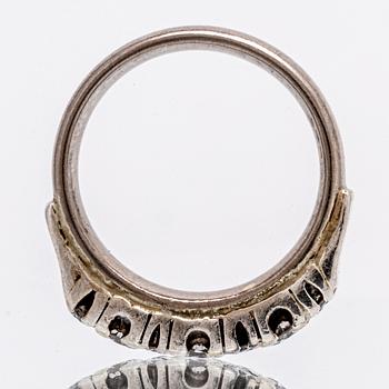 Ring 18K whitegold 3 larger and 8 smaller diamonds approx 0,5 ct, size 53,5.