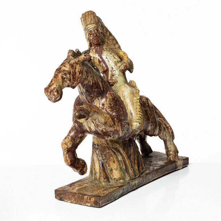 Allan Ebeling, skulptur, glaserad keramik, i form av ursprungsamerikan till häst, Torshälla 1935.