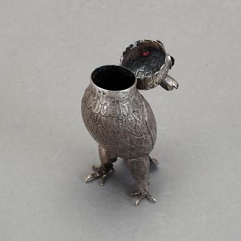 DOSA, silver. Oidentifierade stämplar, troligen 1800-talets slut. Vikt ca 38 gram.