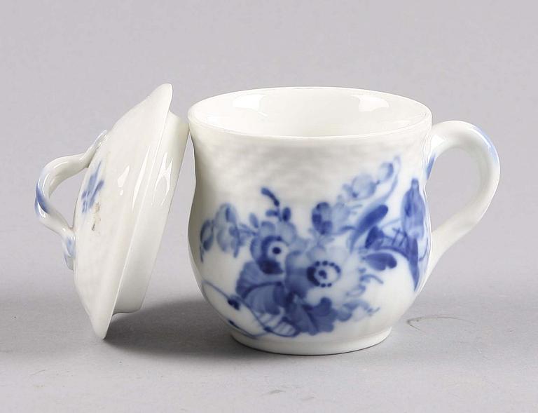 CREMEKOPPAR, 3+1. Porslin, "Blå blomst" Royal Copenhagen.