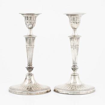 A pair of silver candlesticks, Lambert & Co, London 1899.