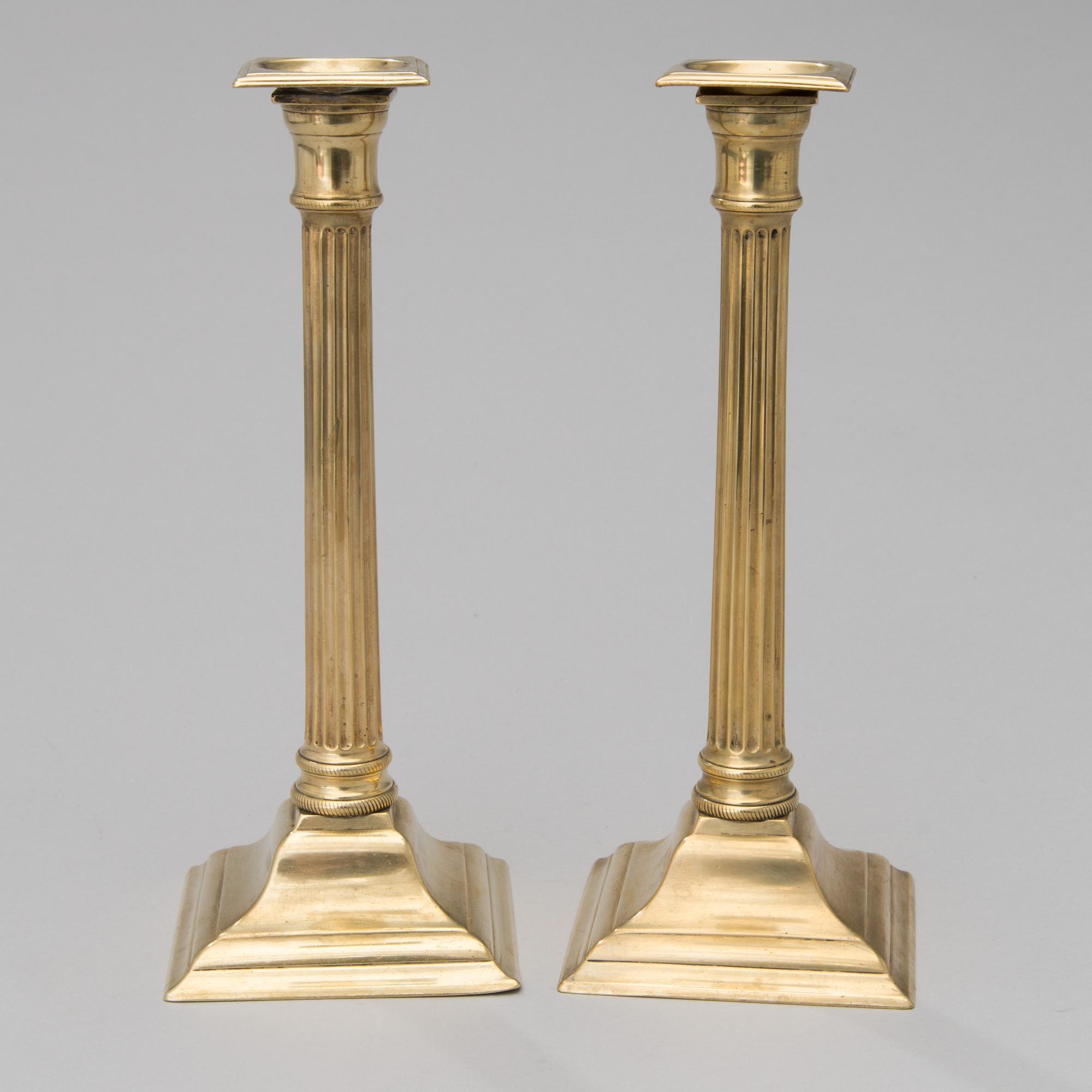 LJUSSTAKAR, ETT PAR, mässing, England sent 1700-tal.
