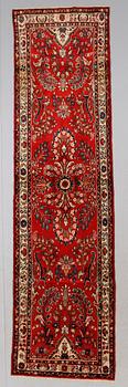 MATTA, Hamadan, ca 307 x 84 cm.