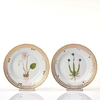 A set of 12 Royal Copenhagen 'Flora Danica' dishes, Denmark, 20th Century.