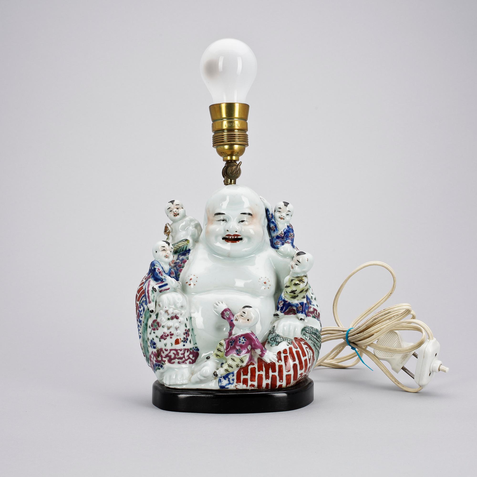 BORDSLAMPA, porslin, Kina. 1900-tal.