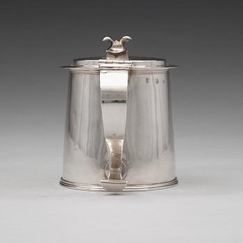 An English 17th century silver tankard, makers mark M, London 1672.